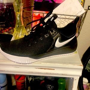 Womens size 7 Nike volleyball shoes